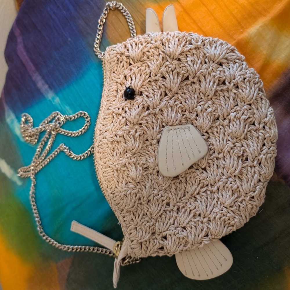 Woven Cream Fish Crossbody Bag with Chain Strap - Picture 2 of 2